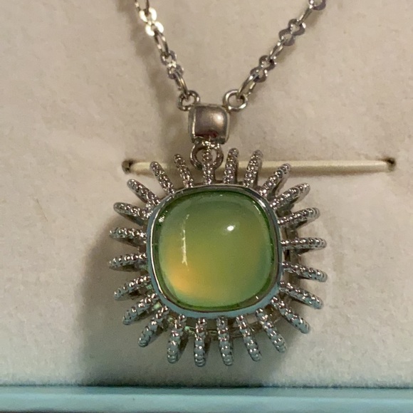 Knight & Day Unique Yellow/Green Necklace - Picture 2 of 2